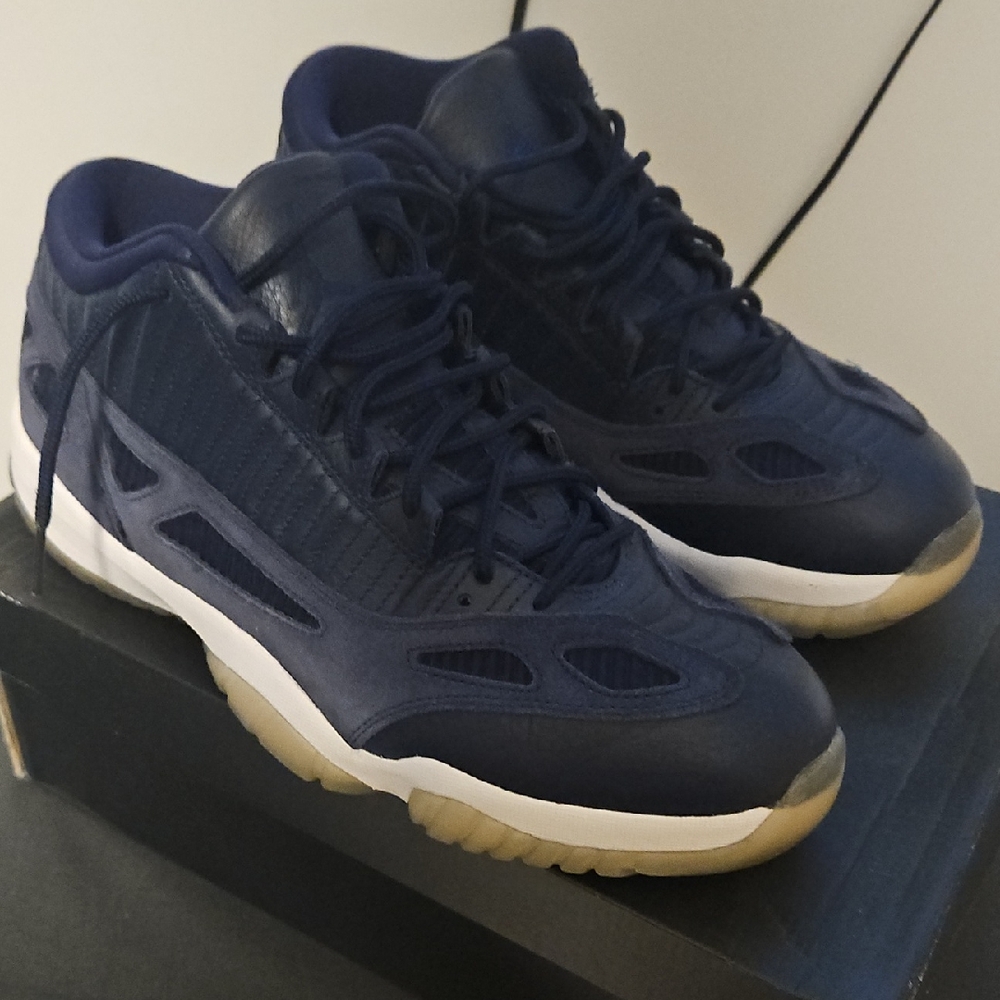 Jordan 11 Low IE